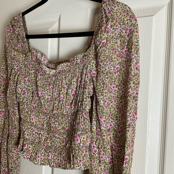 H&M Ditzy Floral Prairie Smocked Women's Top size small - Picture 5 of 10
